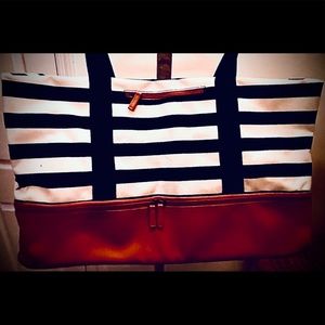 “The Weekender” tote
